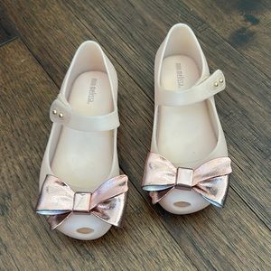 Mini Melissa Mary Jane w/rose gold bow. Size 11